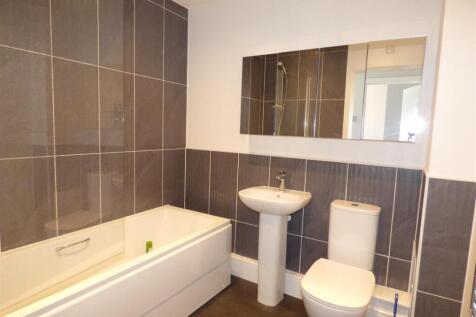 2 Pintle Place bathroom.JPG