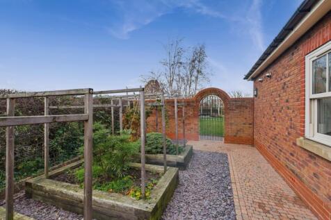 CAM02351G0-PR0089-STILL032 (1)