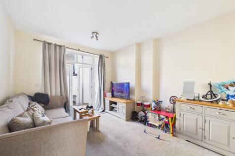 CAM01563G0-PR0342-STILL009.jpg