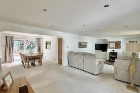 Living Area: