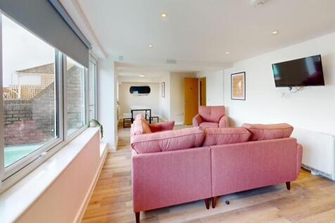 4-bed flat on Flat 9, The View, New Street TR11 3LQ, £780/mo