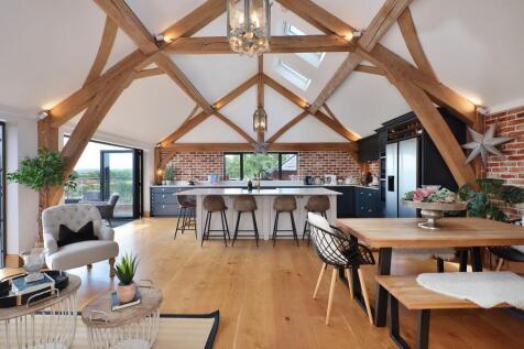 Kitchen/Dining room with vaulted ceiling