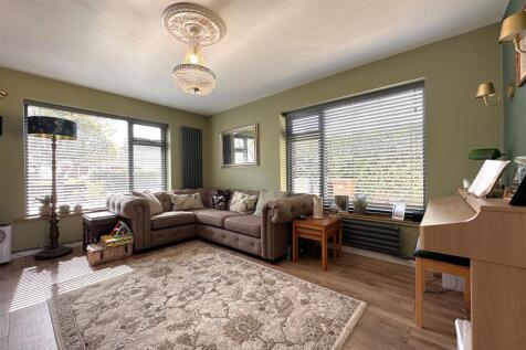 Dual-Aspect Living Room 314