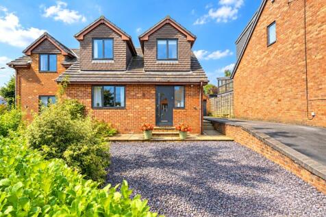 Spacious Detached