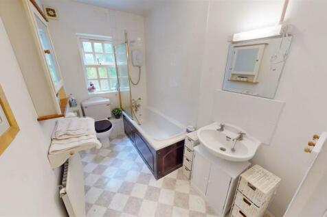 Eccleston Hall Bathroom