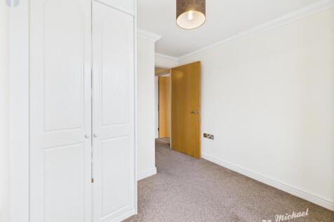 CAM03852G0-PR0395-STILL005