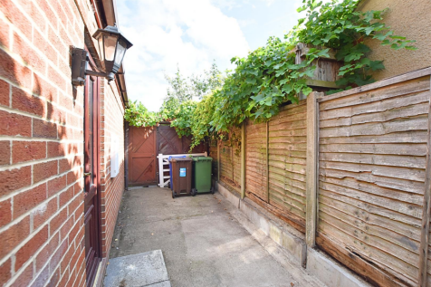 SIDE GARDEN