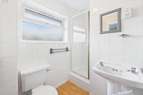 CAM03852G0-PR0480-STILL018