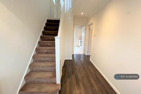 Ickenham Road, Ruislip, HA4 photo 5