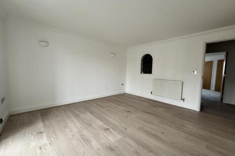 Dominica Court,Eastbourne,BN23 photo 3