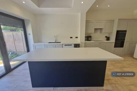 Open Plan Kitchen / Living Area