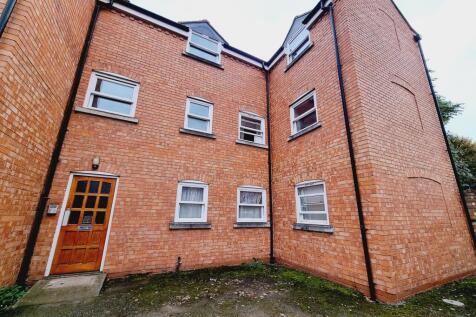 3-bed flat on Flat 3, Alexander House, LEAMINGTON SPA, £1,830/mo
