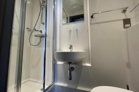 Tyne Bridge Shower room.jpg