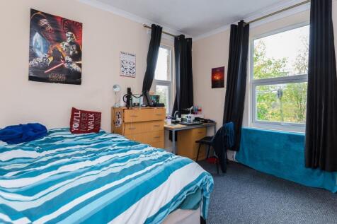 Bedroom 1- 800px.jpg