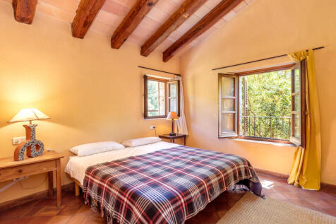 Double bedroom in the second living unit