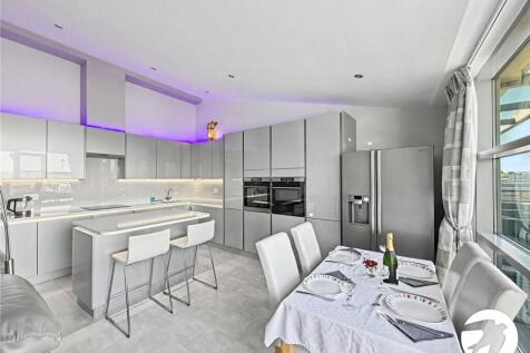 Kitchin/Dining Area