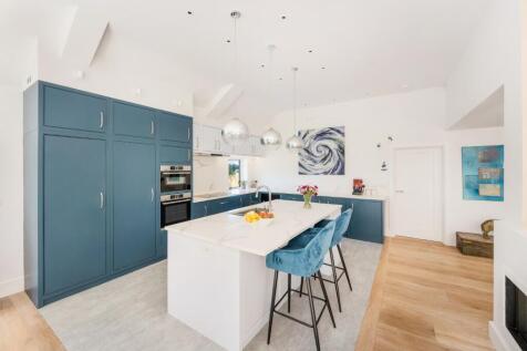 6 bed, 5 bath Detached in Bristol - Photo 14