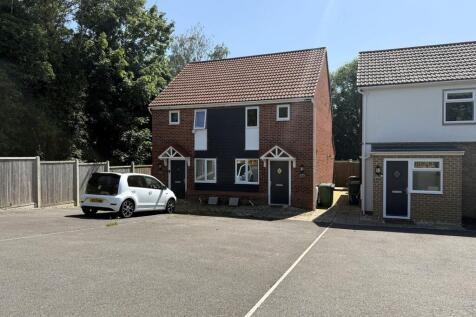 2-bed semi-detached on Longford Lane, Gloucester, GL2, £1,100/mo