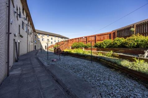 02-FLAT_B_2_DALRYMPLE_COURT_KIRKINTILLOCH_002.jpg