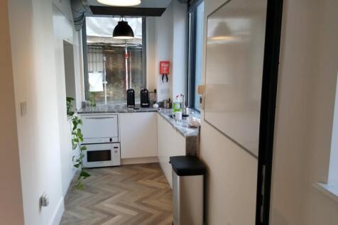 Unit B 1618 Marshalsea Rd Kitchen.jpg