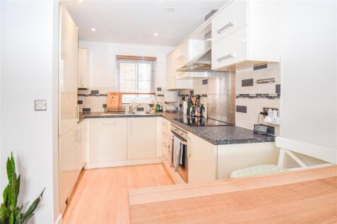 Station Road, Lambourn, Hungerford, Berkshire, RG17 photo 4
