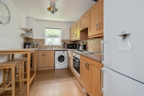 8 Manor Court_7.jpg
