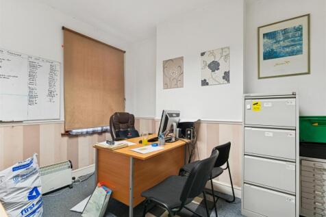 890 Garratt Lane, London, SW17 room 3.jpg