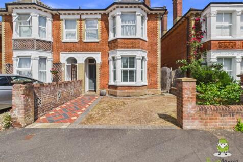 EweMove Estate Agents Basingstoke - 19 Beaconsfiel