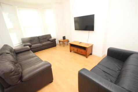 8-bed terraced on Langdale Road, Liverpool, £585/mo