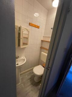 Bright bathroom with useful storage shelving...