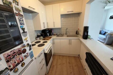 71 bovington kitchen.jpg