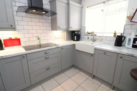Kitchen 2.JPG