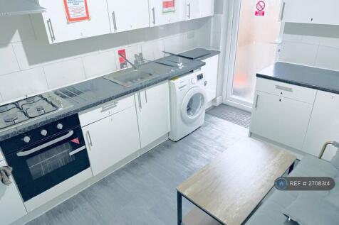 Kitchen Shared With 2 Others