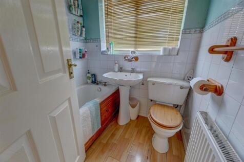 11. Bathroom.jpg