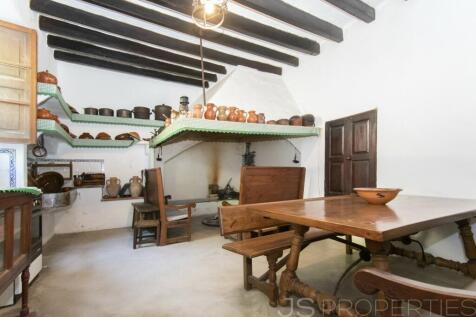 TRADITIONAL MALLORCAN POSSESSION WITH INCREDIBLE VIEWS