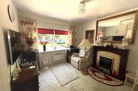 LOUNGE &amp; BEDROOM AREA
