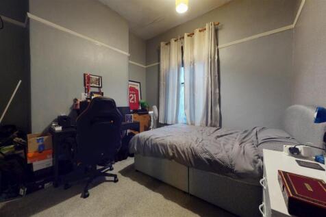 Laurel Road, Bedroom