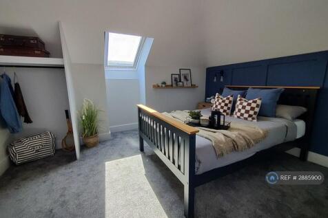 Room 6 - Ensuite Double - £745pcm