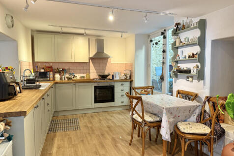 Modern Fitted Kitchen