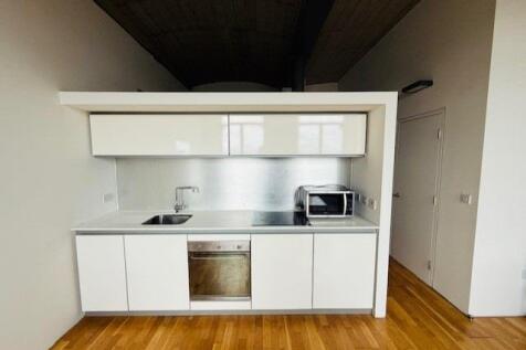 OPEN PLAN LOUNGE/KITCHEN
