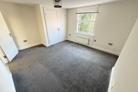 Flat 3 Regent Gate - Bedroom.jpg