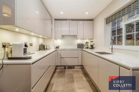 RE FITTED KITCHEN