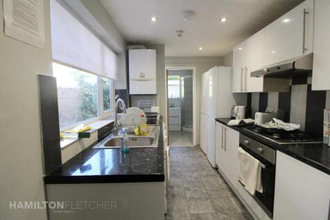 5-bed house on Brighton Road, Reading, RG6, £3,125/mo