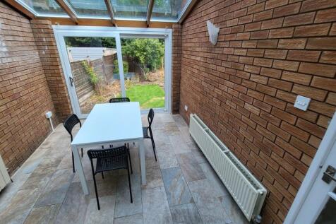 Lees Hall Crescent photo 4