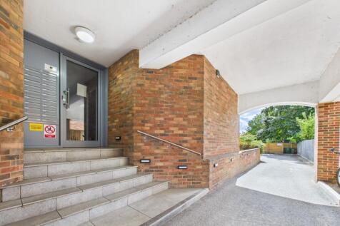 CAM02545G0-PR0477-STILL005