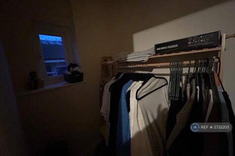 Walk In Wardrobe Size Of Small Room