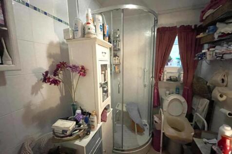 Shower Room.JPG