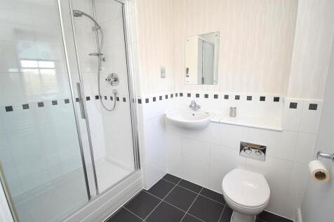 EN SUITE BEDROOM 2.JPG