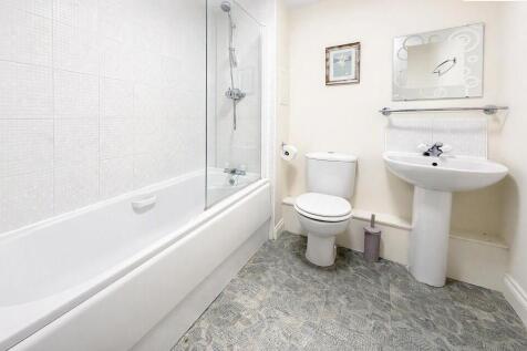bathroom .jpg