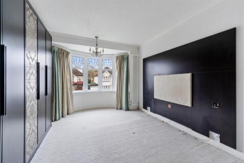 41 Oaklands Avenue, Isleworth TW7-37.jpg